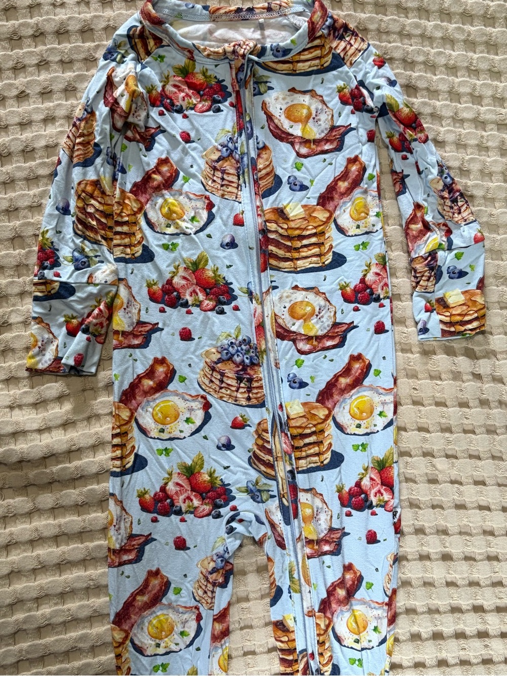 Bums & roses sleeper with Breakfast Print - Light Blue